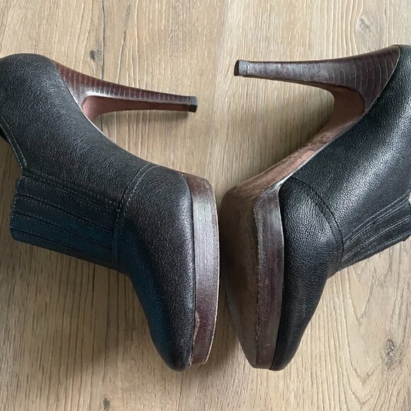 BCBGMAXAZRIA Women's Black Leather Ankle Booties Size: 8B - Picture 4 of 7